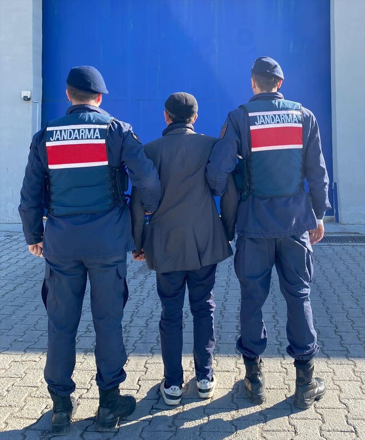 Afyonkarahisar\'da 37 Yıl Hapis Cezası Bulunan Firari Hükümlü Yakalandı
