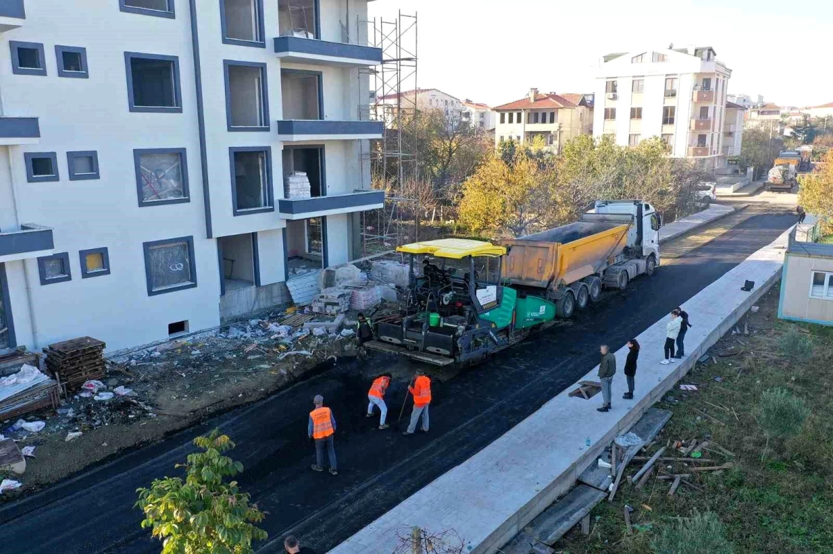 Altınova Belediyesi Yolları Yeniliyor