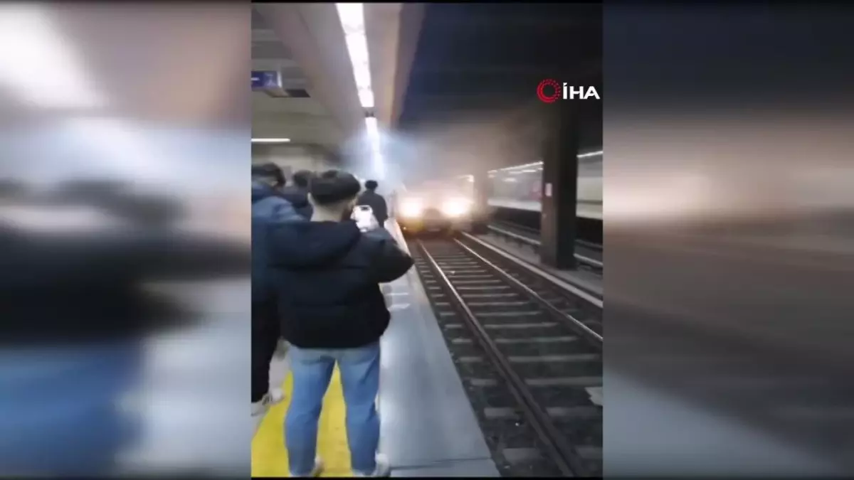 Ankara\'da Akköprü Metro İstasyonunda Şahıs Kendini Metronun Önüne Attı