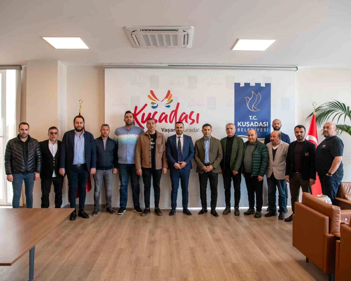Kuşadası Belediye Başkanı Ömer Günel, Kuşadasıspor\'un yeni Başkanı Ferdi Zenginoğlu ve yönetim kurulu üyeleriyle bir araya geldi