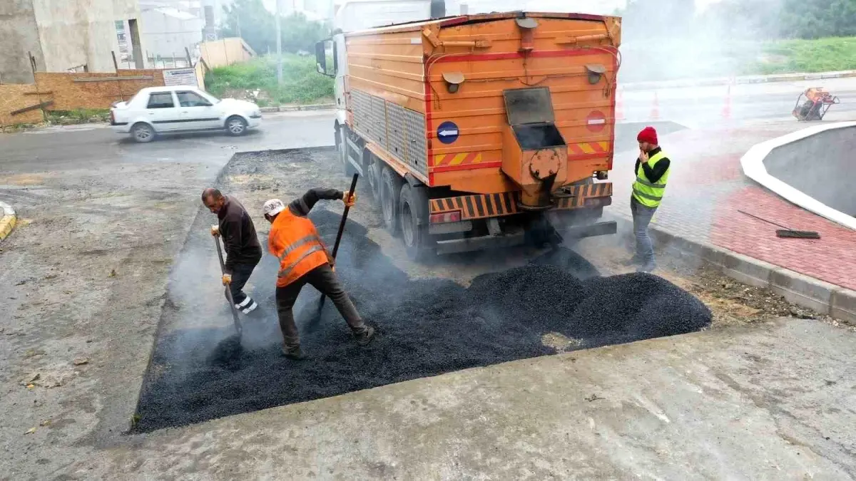 Beylikdüzü Belediyesi Yol Bakım ve Onarım Çalışmaları Yürütüyor