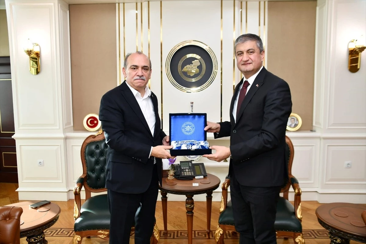 Büro Memur-Sen Genel Başkanı Yusuf Yazgan Karabük Valisi Mustafa Yavuz\'u ziyaret etti