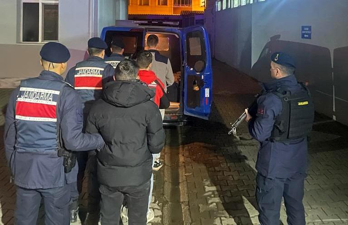 Samsun\'da Evden Çalınan Kredi Kartıyla Alışveriş Yapan 3 Hırsız Yakalandı
