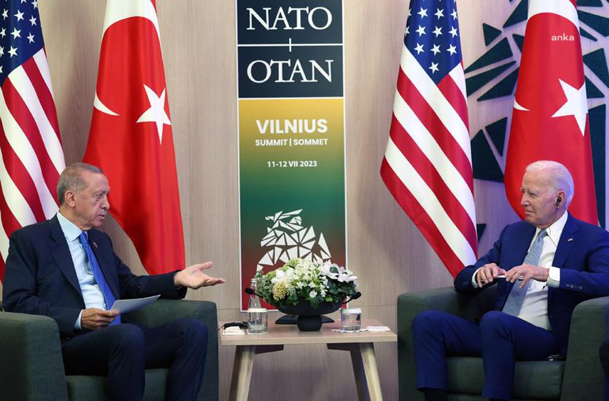 Cumhurbaşkanı Erdoğan, Biden\'a, Gazze\'deki insanlık dramına \'dur\' denilmesi gerektiğini, ABD\'nin İsrail\'e şartsız desteğini çekmesinin ateşkesi hızla...
