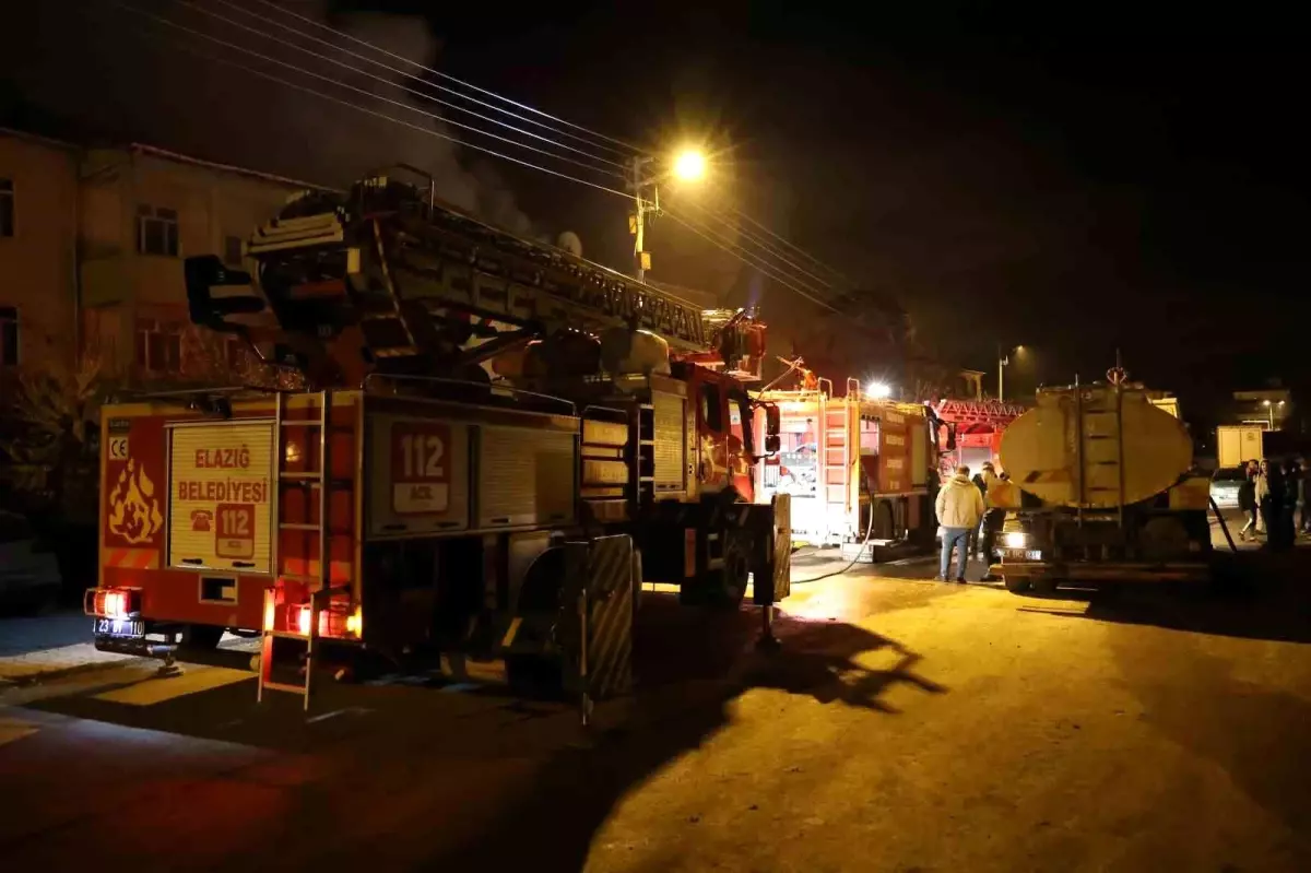 Elazığ\'da çatı yangını söndürüldü