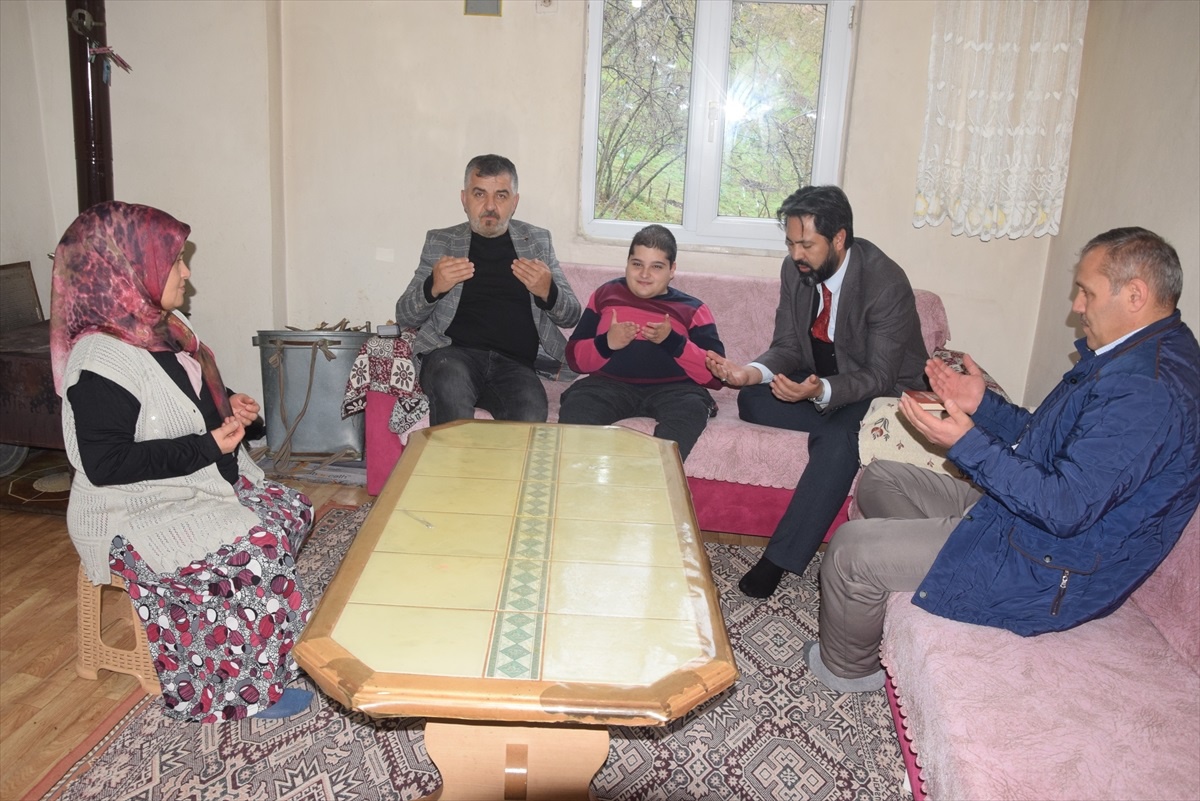 Espiye Müftüsü Osman Gülbe, Ulu Çınarlar projesi kapsamında ziyaretlerini sürdürüyor