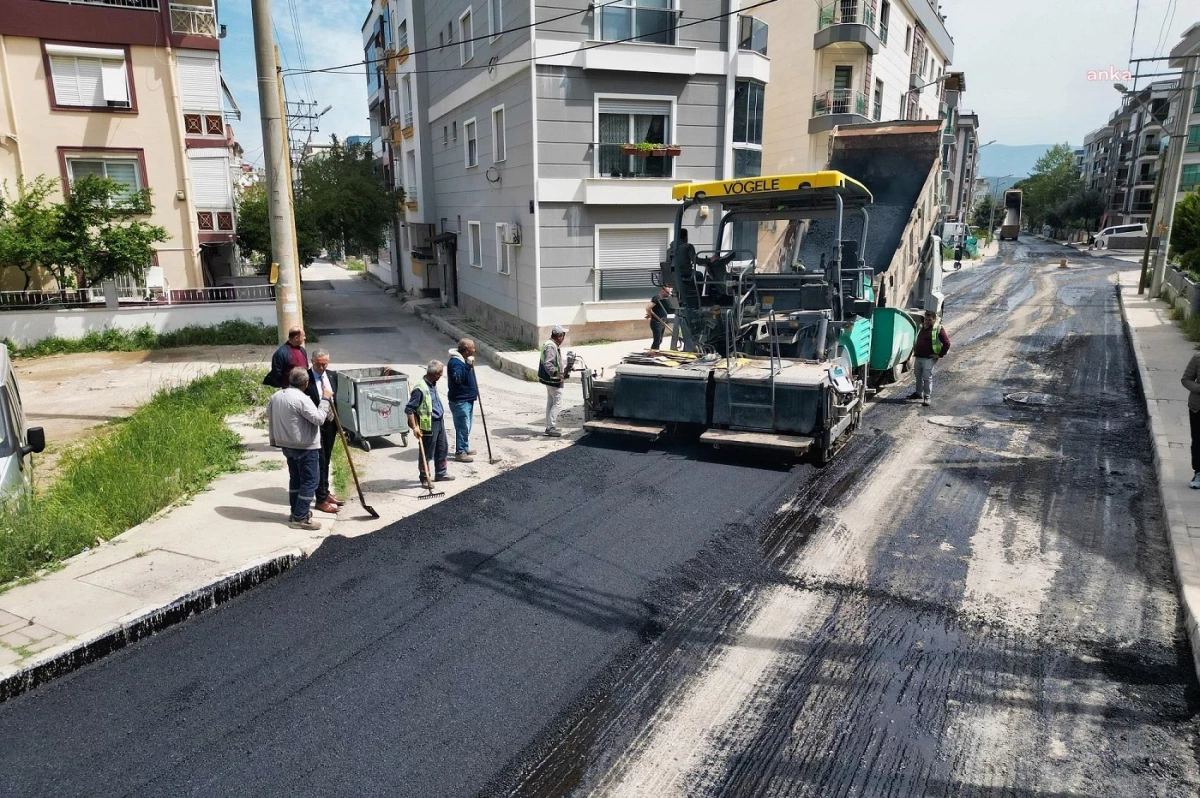 Gaziemir Belediyesi Yol Bakım ve Onarım Çalışmalarını Sürdürüyor