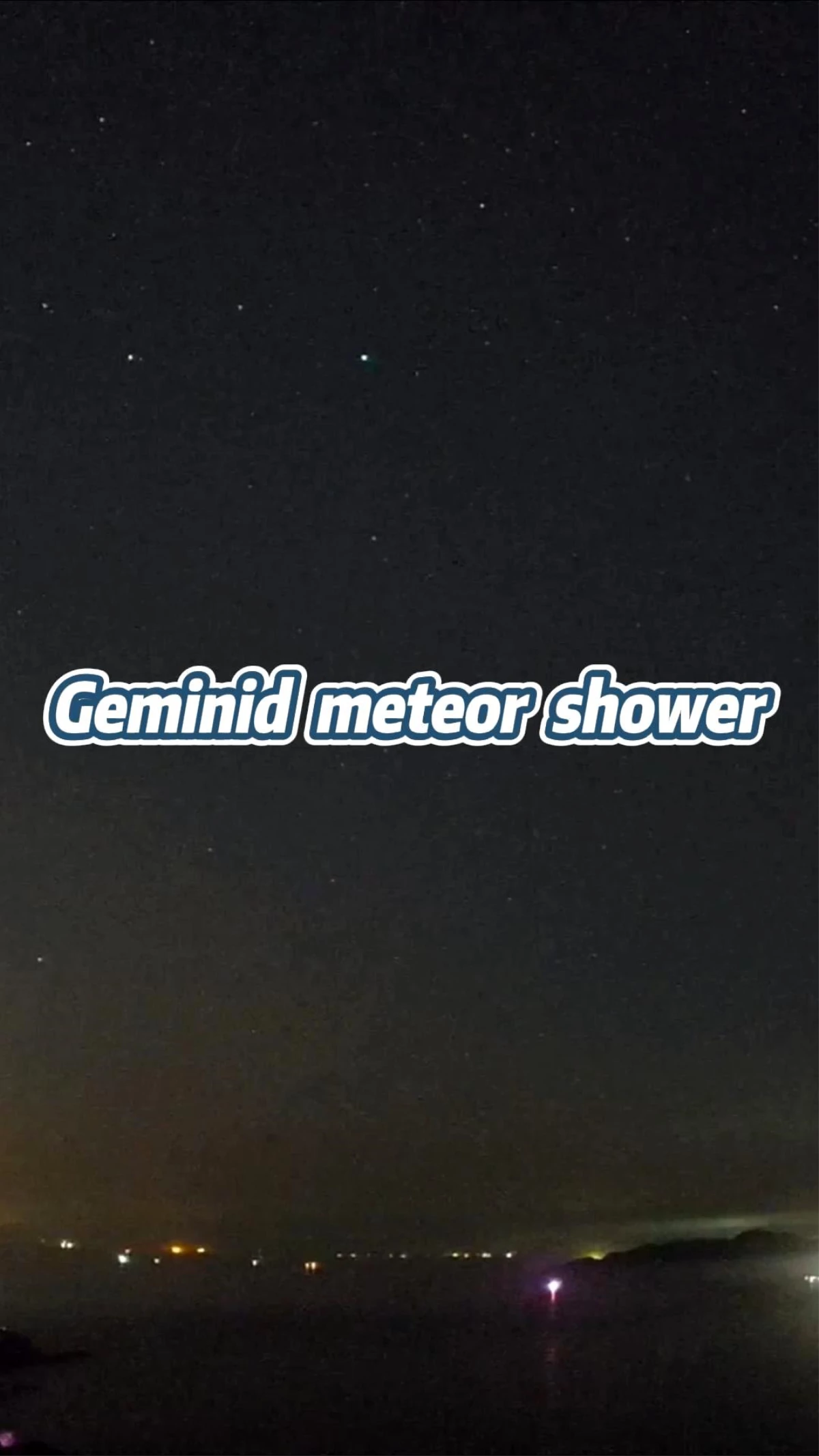 Geminid Meteor Yağmuru Çin\'in Shenzhen Kentinde Gece Gökyüzünü Aydınlattı