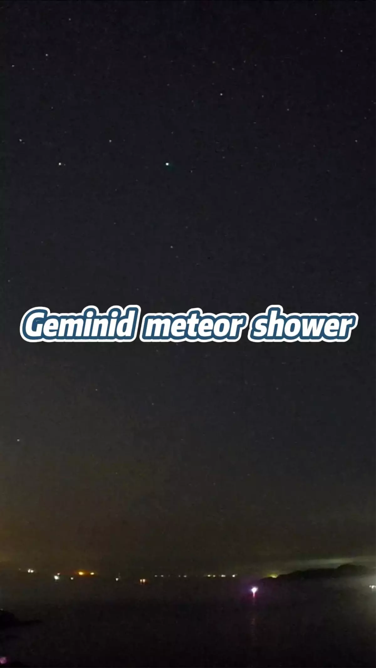 Geminid Meteor Yağmuru Çin\'in Shenzhen Kentinde Gece Gökyüzünü Aydınlattı