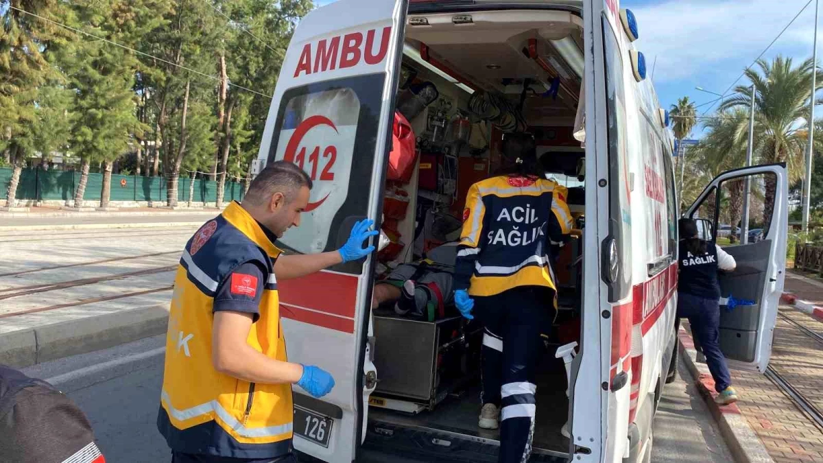 Antalya\'da otomobilin çarptığı kadın yaralandı