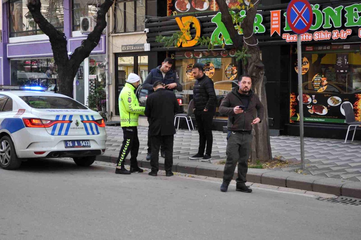 Eskişehir\'de trafik kazası: Maddi hasar meydana geldi