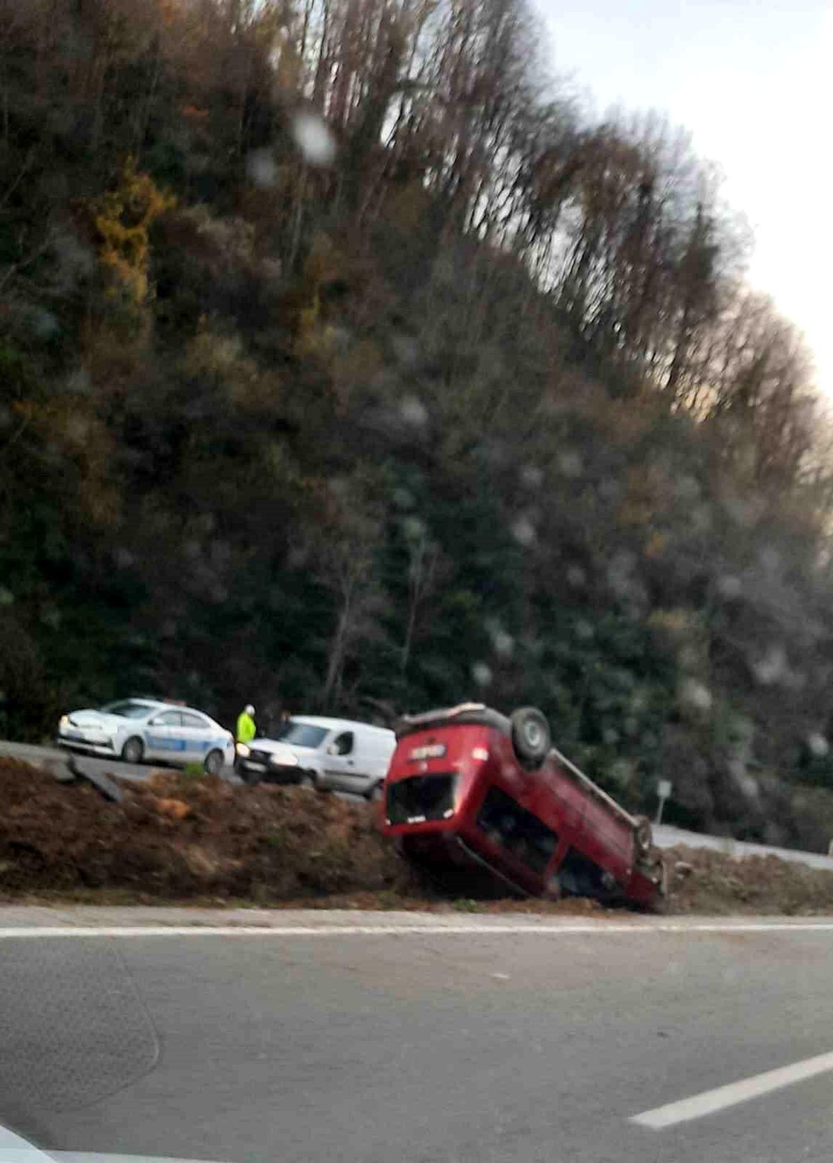 Zonguldak\'ta Hafif Ticari Araç Takla Attı: 2 Yaralı