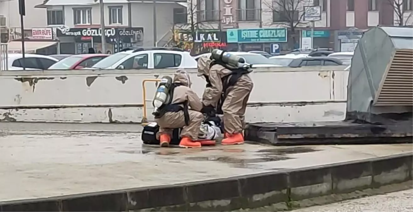 Düzce Atatürk Devlet Hastanesinde Kimyasal Maddeden Etkilenen Hastane Personeline Tatbikat