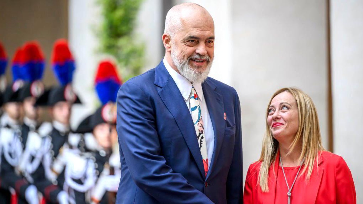 İtalya\'nın Arnavutluk\'a göçmen yollama planı durduruldu