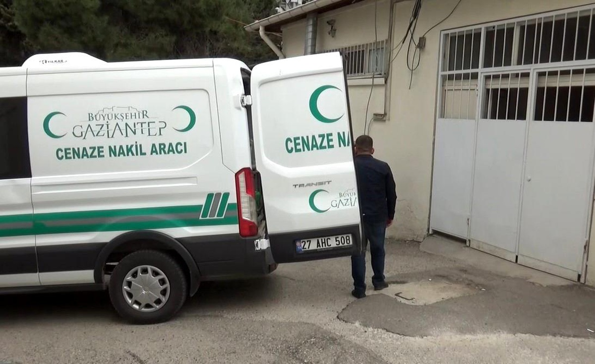 Karşıya geçerken otomobilin çarptığı çocuk hayatını kaybetti