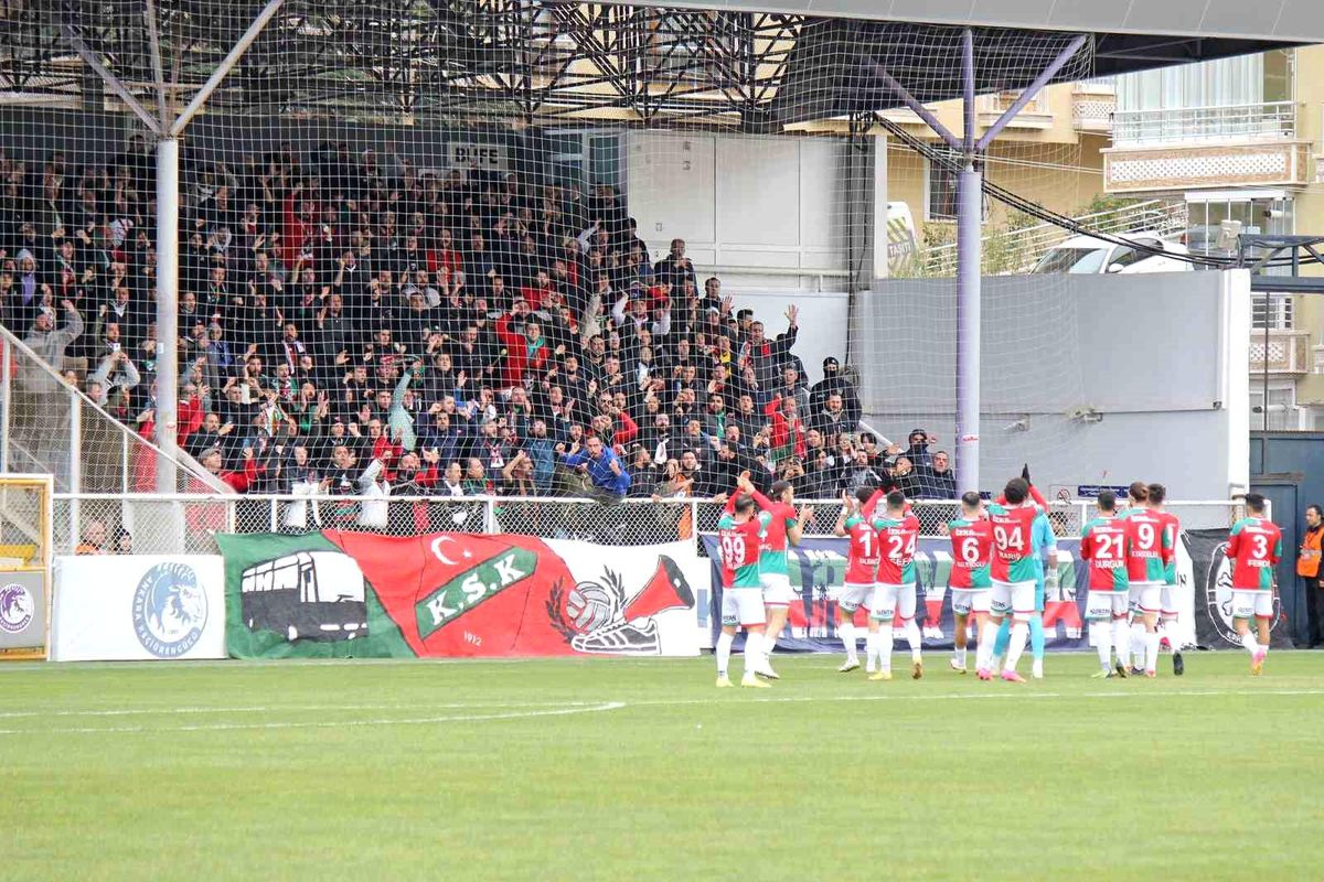 Karşıyaka, Sapanca Gençlikspor\'u mağlup ederek lig arasına 3 puanla girmek istiyor