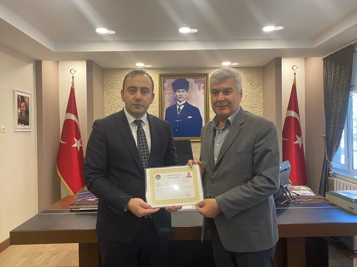 Kaymakam Bakkal\'dan İlçe Emniyet Müdürü Arıcı\'ya başarı belgesi