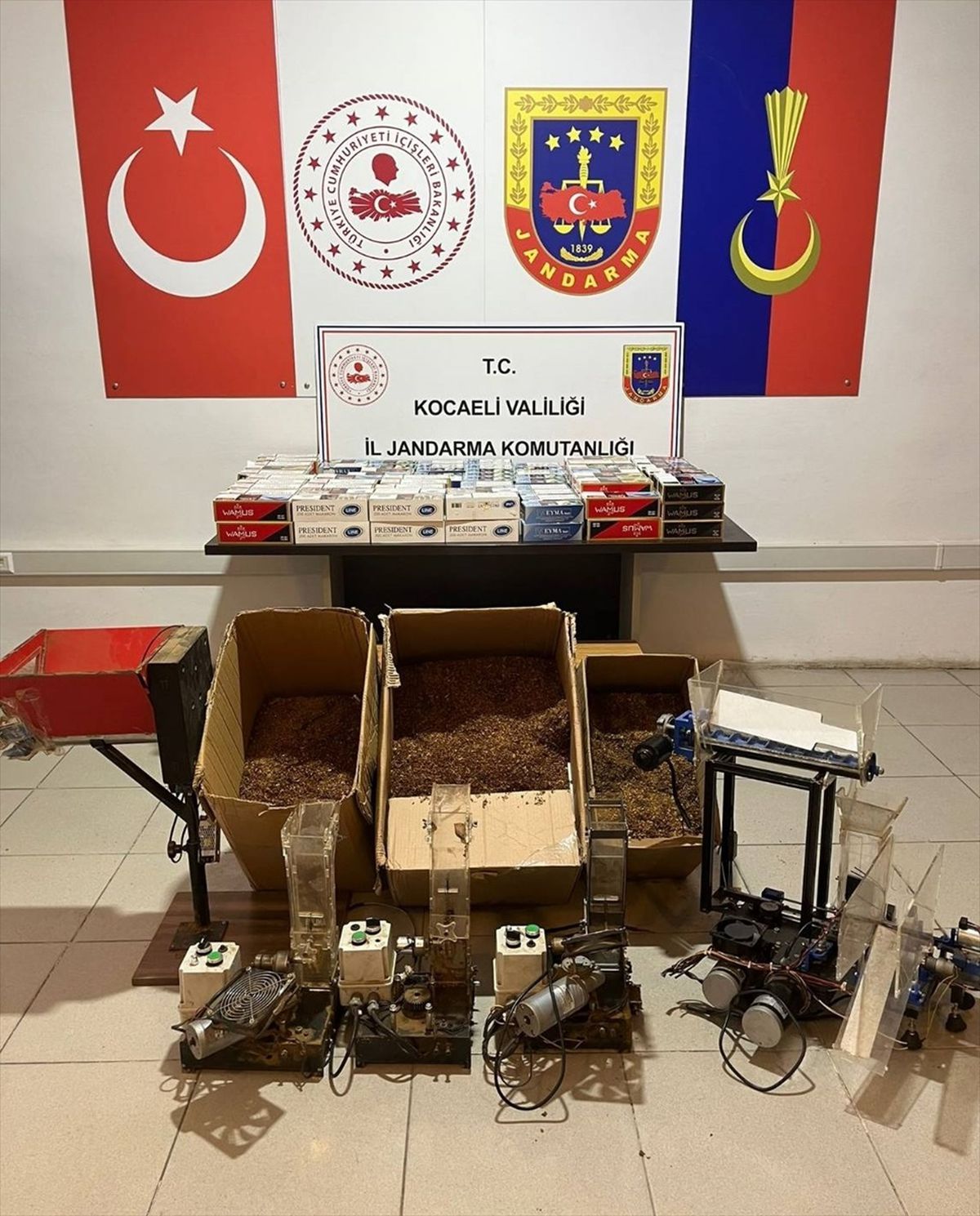 Kocaeli\'de 108 Bin 100 Makaron Ele Geçirildi