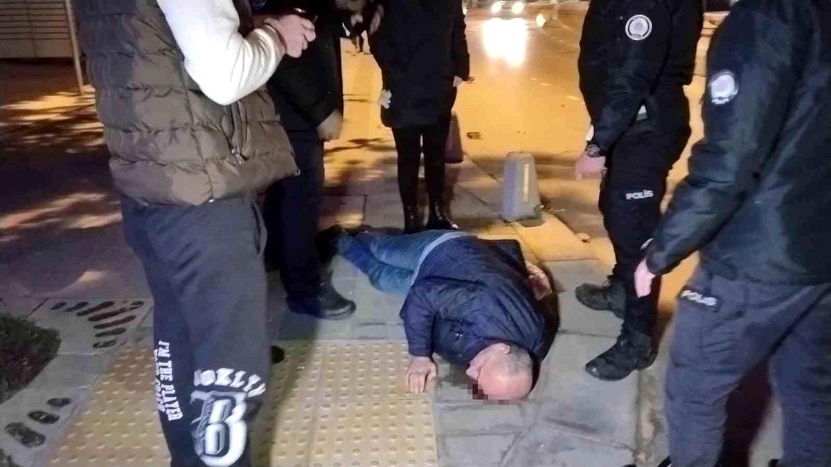 Maltepe\'de Alkollü Şahıs Yere Düştü