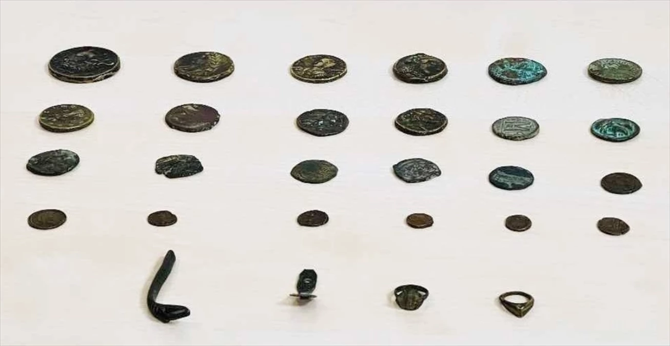 Mersin\'de Roma ve Bizans dönemine ait eserler satmaya çalışan şüpheliler yakalandı