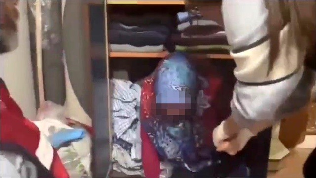 FETÖ üyesi firari kadın gizli bölmede yakalandı FETÖ üyesi firari kadın gizli bölmede yakalandı