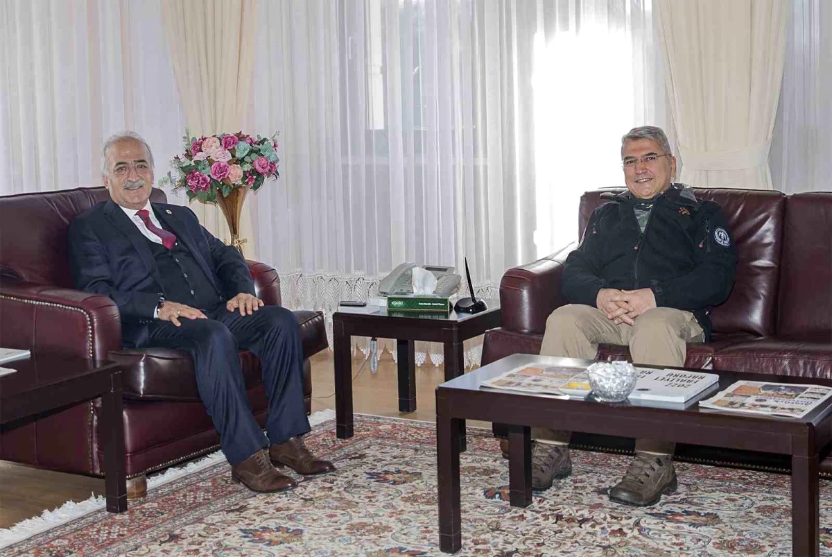 Erzurum Polis Meslek Eğitim Merkezi Müdürü Atatürk Üniversitesi Rektörünü ziyaret etti