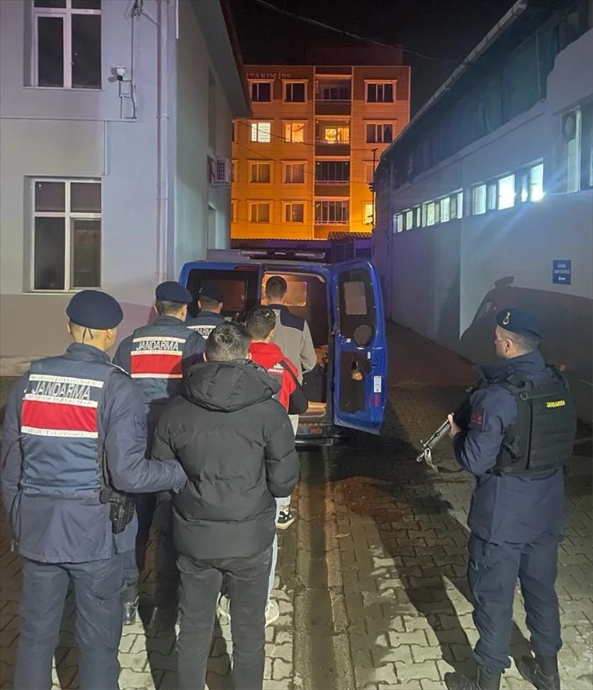 Samsun\'da evden hırsızlık yapan 3 kişi tutuklandı