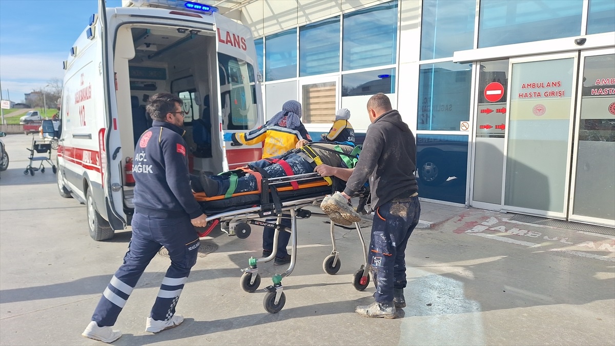 Samsun\'da İnşaat İskelesinden Düşen İşçi Hastaneye Kaldırıldı