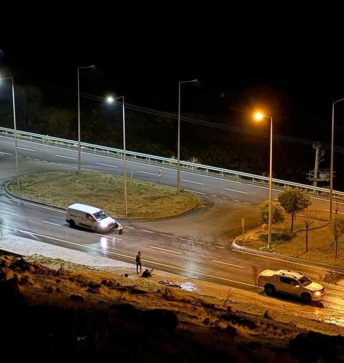 Şırnak\'ta motosiklet ile hafif ticari araç çarpıştı, 1 kişi yaralandı