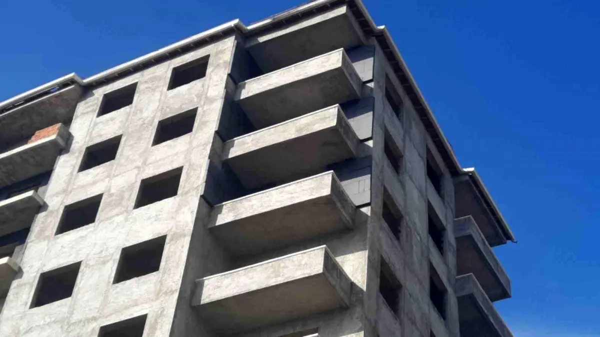 Sivas\'ta inşaattan düşen genç hayatını kaybetti