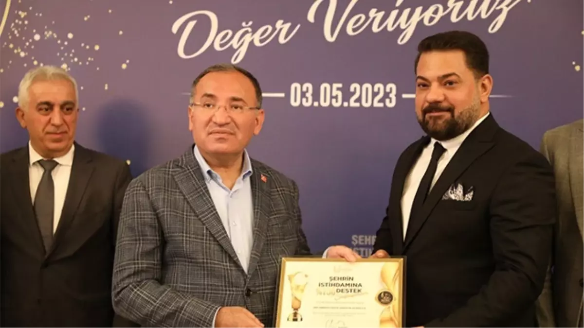 VİZYONU İLE PARMAK ISIRTIYOR!