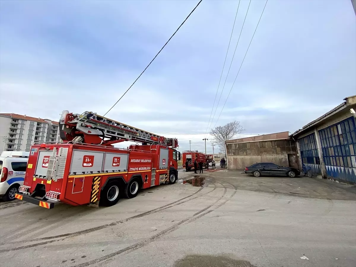 Aksaray'da mobilya atölyesinde çıkan yangın hasara yol açtı
