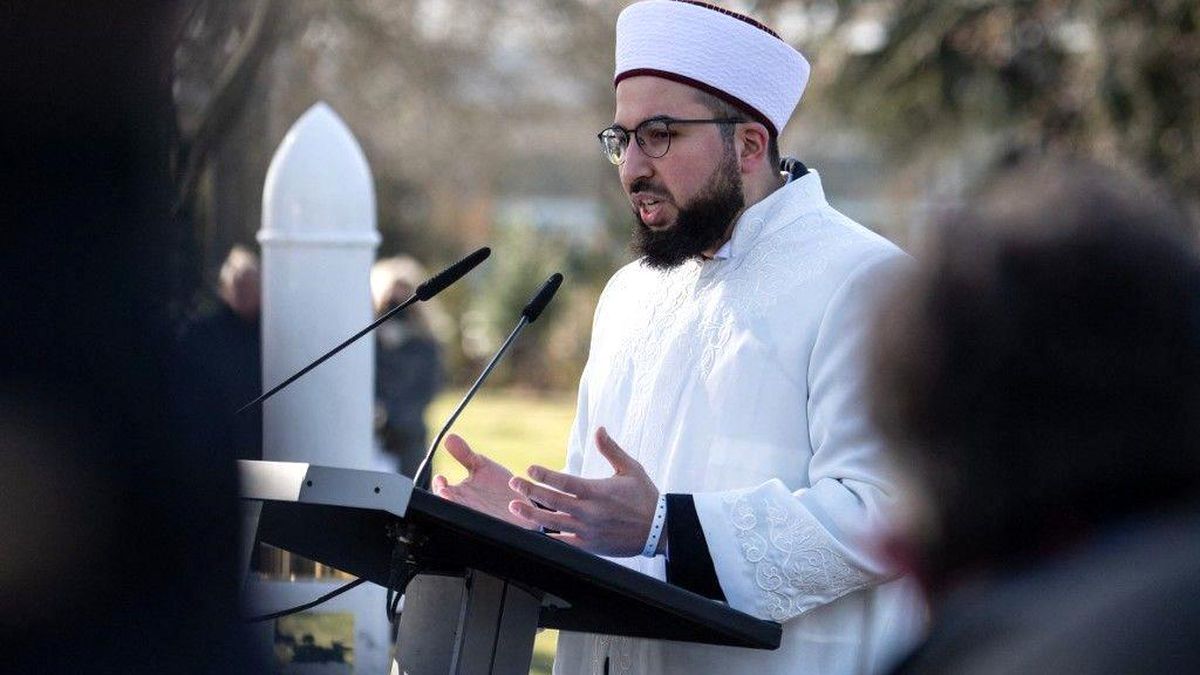 Almanya her yıl 100 imam yetiştirecek: Hedef Türkiye\'den gönderilen imamların yerini almaları