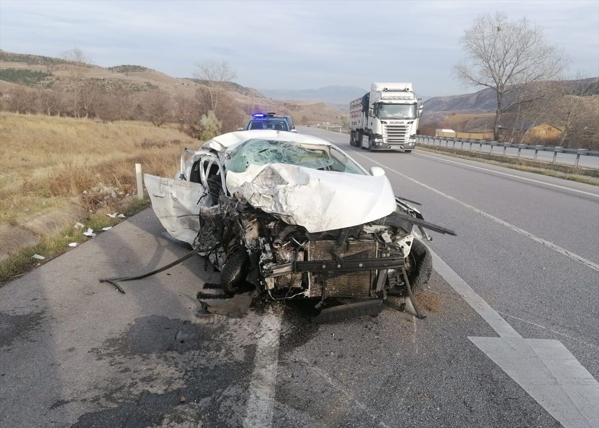 Amasya\'da minibüs ile otomobil çarpıştı: 7 yaralı