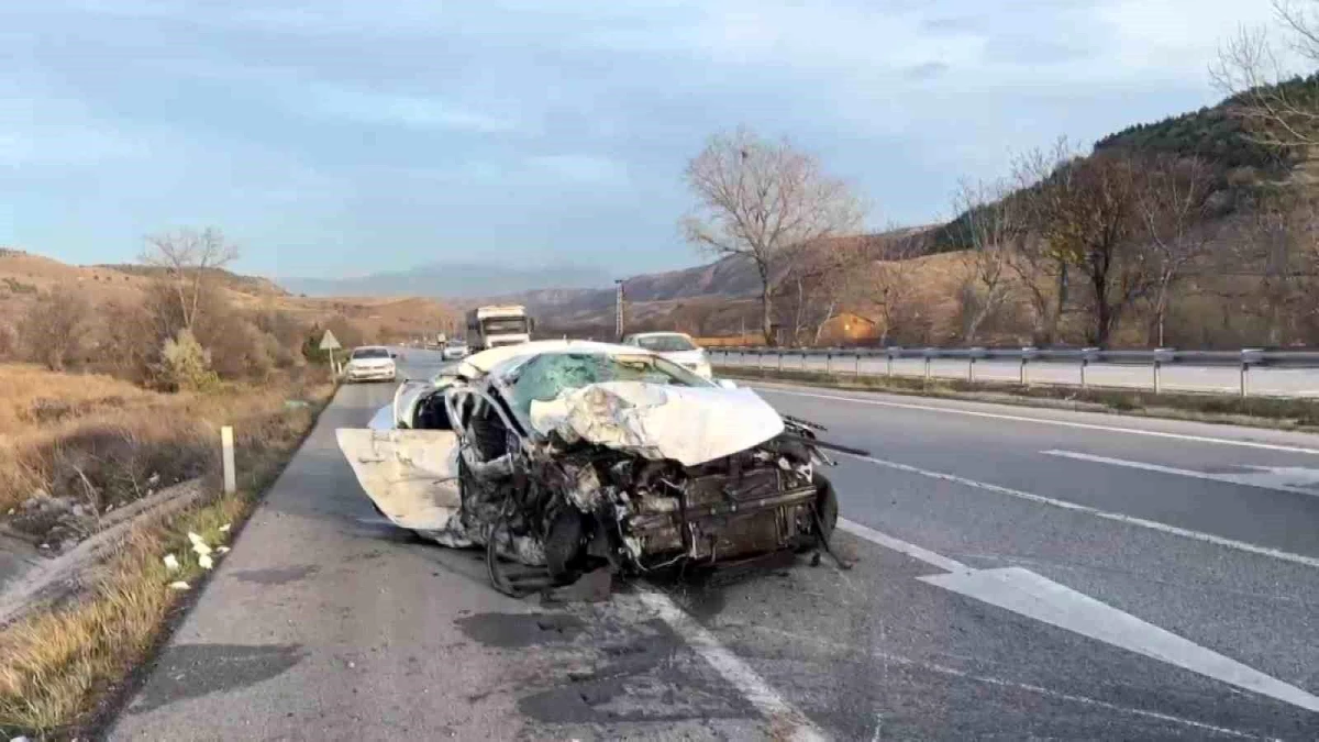 Amasya\'da öğrenci servisi ile 2 otomobilin karıştığı zincirleme kazada 7 kişi yaralandı