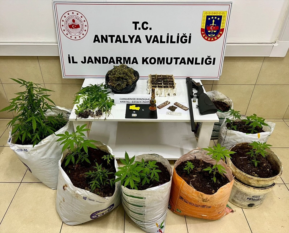 Antalya\'da uyuşturucu operasyonu: 3 şüpheli yakalandı