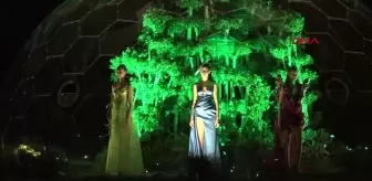 Dosso Dossi Fashion Show'da Norveçli top model Frida Aasen podyumda