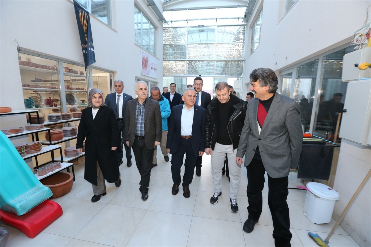 Kayseri Büyükşehir Belediye Başkanı Çarşı İldem\'i ziyaret etti