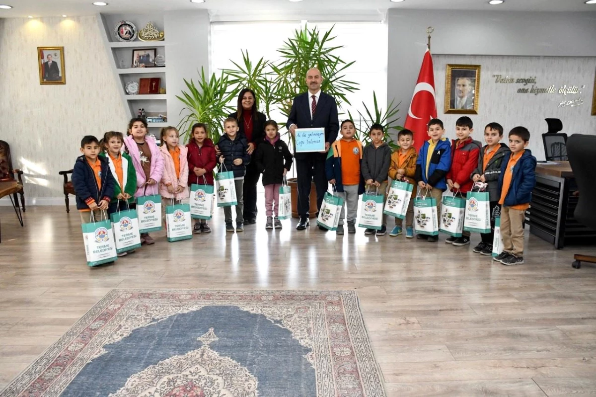Terme Belediye Başkanı Ali Kılıç, çocukların geleceğe daha iyi hazırlanmaları için projeler uyguluyor