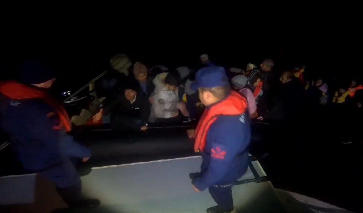 Muğla\'da 35 düzensiz göçmen kurtarıldı, 19 göçmen yakalandı