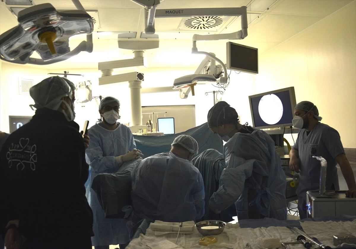 BUÜ Hastanesi\'nde kullanılan lazer cihazıyla operasyon başarı oranları arttı
