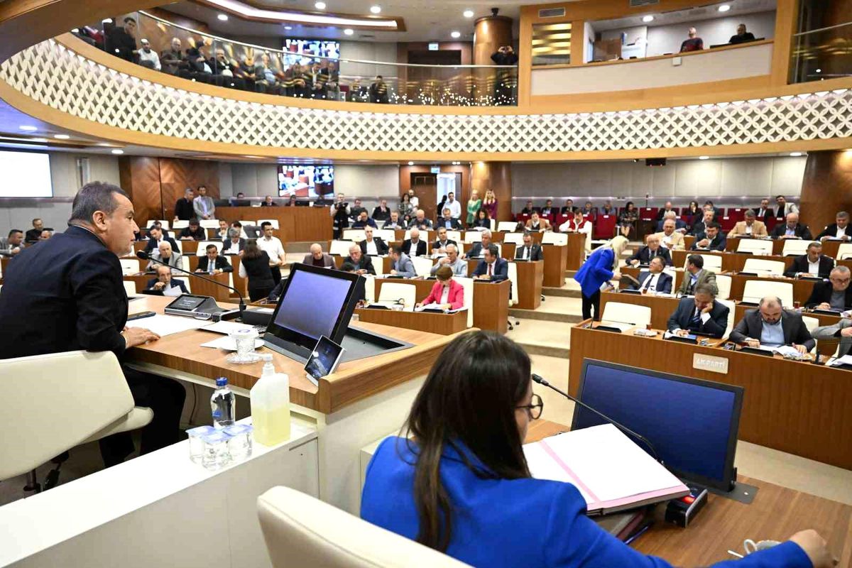 Antalya Büyükşehir Belediyesi, toplu taşıma esnafına yeni destek sağlıyor