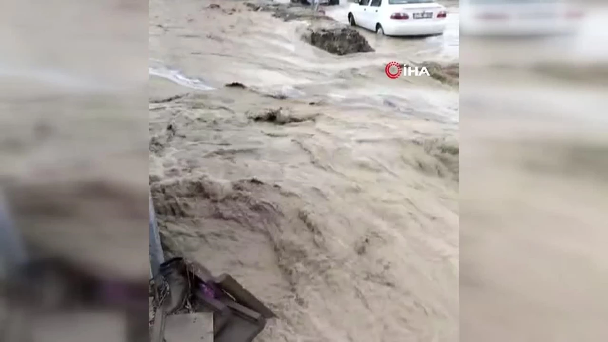 Çanakkale\'de Sağanak Yağış: Caddeler Göle Döndü, Küçük Sanayi Sitesi Sular Altında