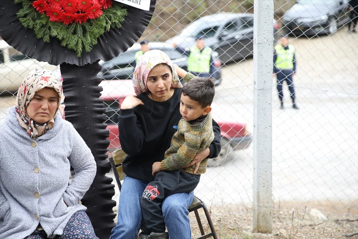 Denizli\'de maden göçüğünde hayatını kaybeden işçi son yolculuğuna uğurlandı