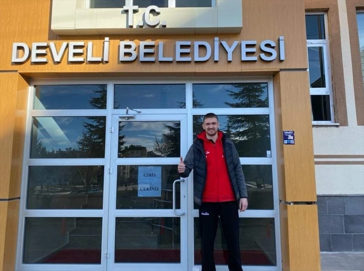 Develi Belediyespor, Rus smaçör Sergey Nikitin\'i transfer etti