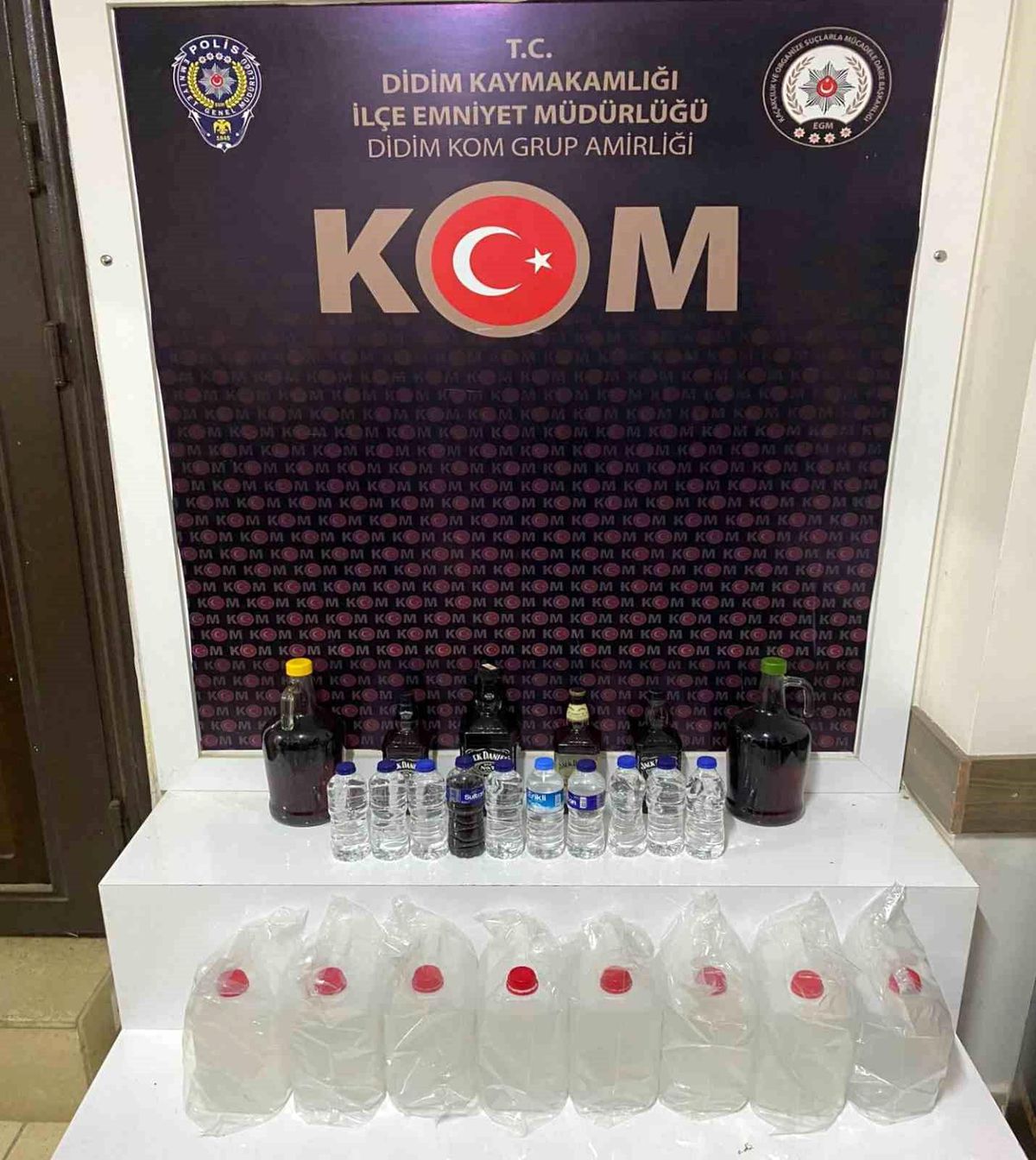 Didim\'de sahte alkol operasyonu: İşyerinde ve araçta çok sayıda sahte alkol ele geçirildi