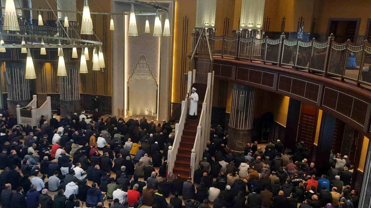 Diyanet İşleri Başkanı Ali Erbaş Taksim Camii\'nde hutbe verdi