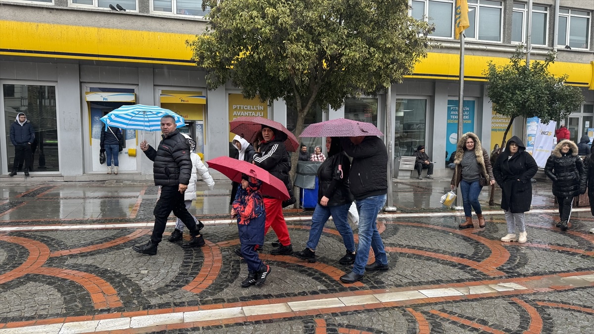 Edirne ve Kırklareli\'nde sağanak hayatı olumsuz etkiliyor
