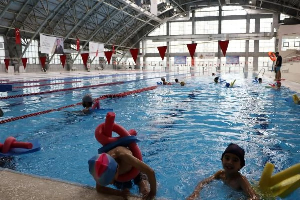 Van\'da Engelli Çocuklara Yüzme Eğitimi Veriliyor