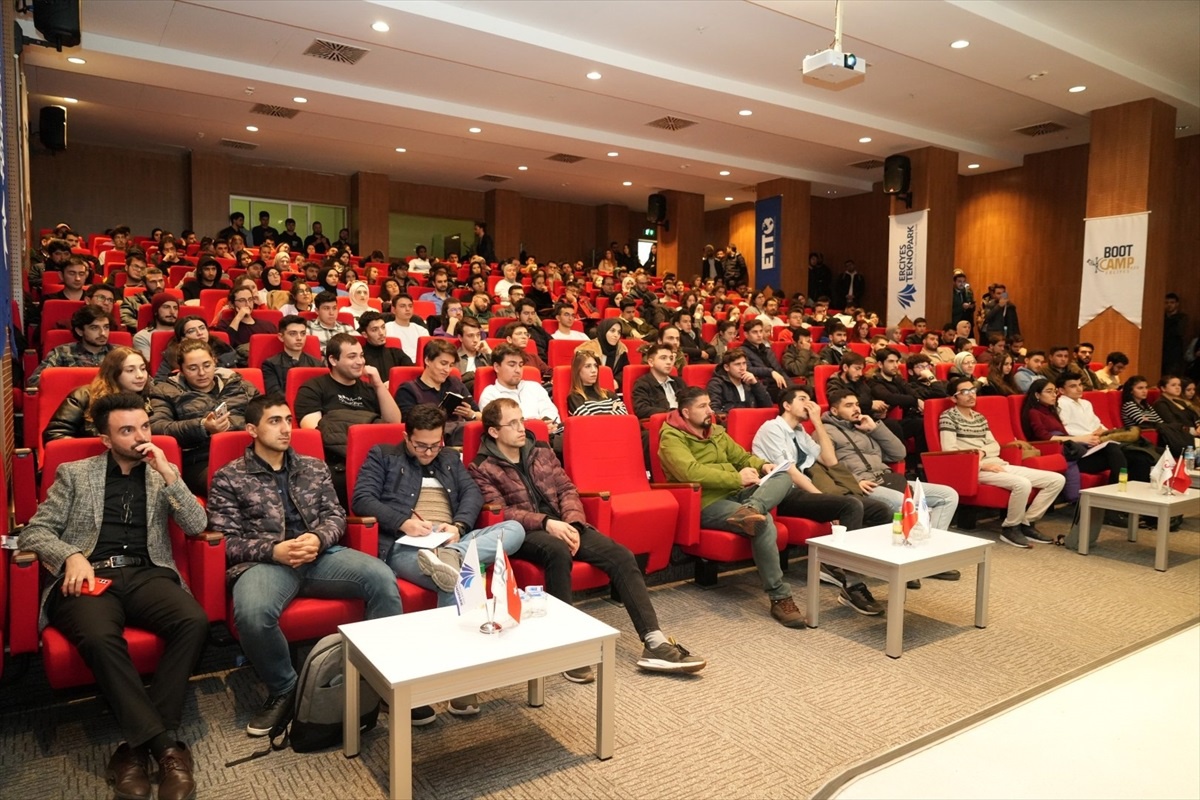 Erciyes Projesi kapsamında Teknoloji ve Kariyer Günleri düzenlendi